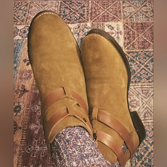 Levi's Nubuck Leather Booties - Picture 4 of 6